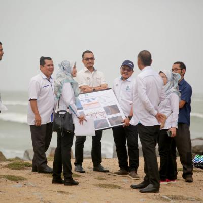 YBM NRECC WORKING VISIT TO TOK JEMBAL BEACH EROSION PROTECTION PROJECT SITE