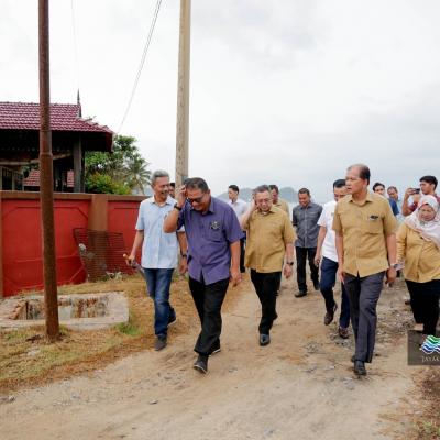 LAWATAN KE TAPAK HAKISAN PANTAI DI RUSILA, MARANG